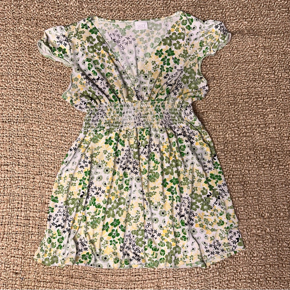 Suzy Shier Women’s Size Small Floral Short Sleeve Blouse Top